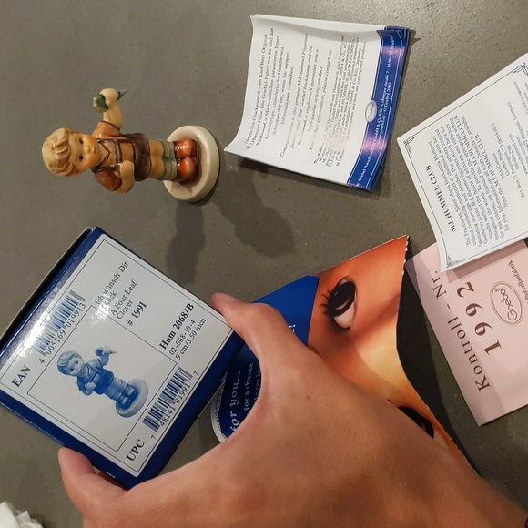 Vintage Hummel in Original Box A Four Leaf Clover 2003 #1991 - Picture 6 of 7